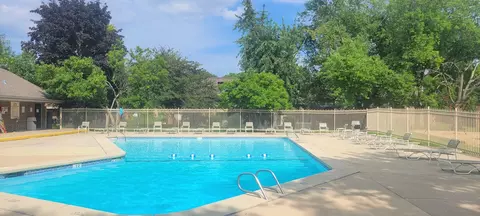 254 E Bailey Rd #E, Naperville, IL 60565 photo 2