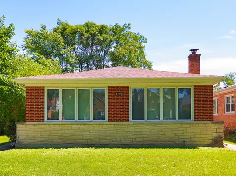 8509 Trumbull Ave, Skokie, IL 60076