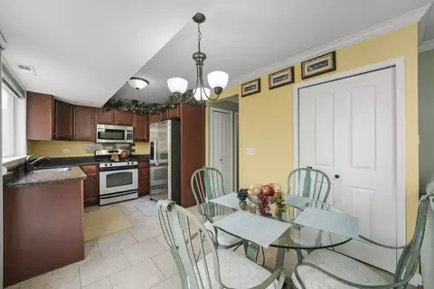 1658 Wild Rose Ln, Aurora, IL 60504 photo 7