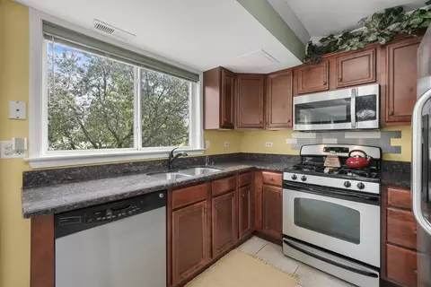1658 Wild Rose Ln, Aurora, IL 60504 photo 6