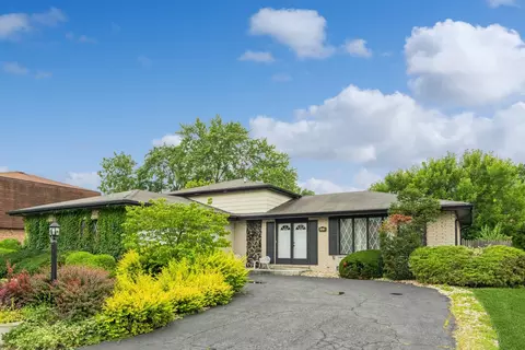 452 S Harper Ave, Glenwood, IL 60425