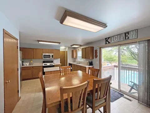 2048 Norwich Dr, Bartlett, IL 60103 photo 7