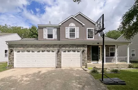 2048 Norwich Dr, Bartlett, IL 60103