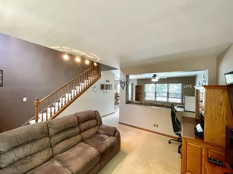 2048 Norwich Dr, Bartlett, IL 60103 photo 5