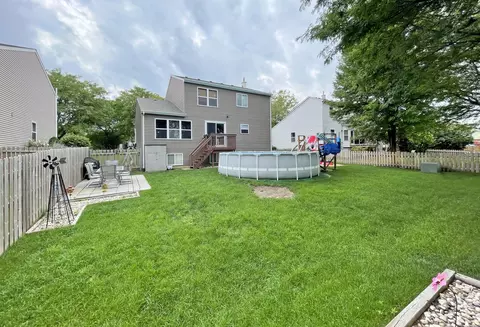 2048 Norwich Dr, Bartlett, IL 60103 photo 4