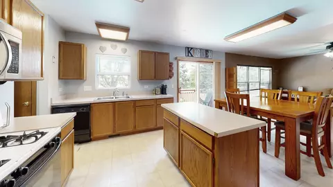 2048 Norwich Dr, Bartlett, IL 60103 photo 6