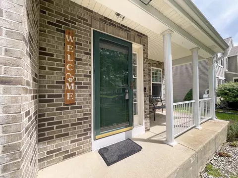 2048 Norwich Dr, Bartlett, IL 60103 photo 3