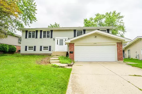 1345 Rosedale Ln, Hoffman Estates, IL 60169