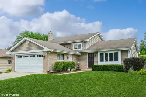 139 S Pershing Ave, Mundelein, IL 60060
