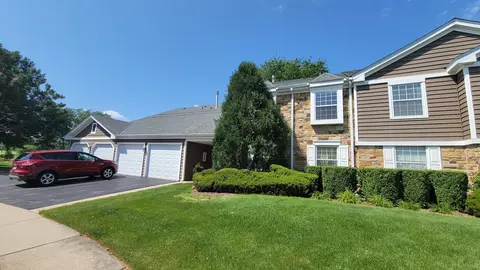 214 Maplebrook Ct S #W2, Schaumburg, IL 60194