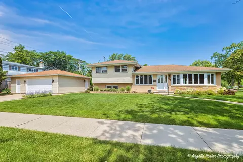 308 Crescent Dr, Glenview, IL 60025