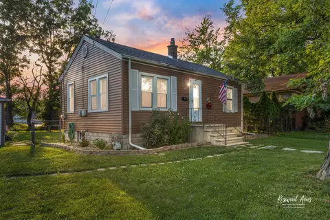 38 S Rebecca St, Glenwood, IL 60425