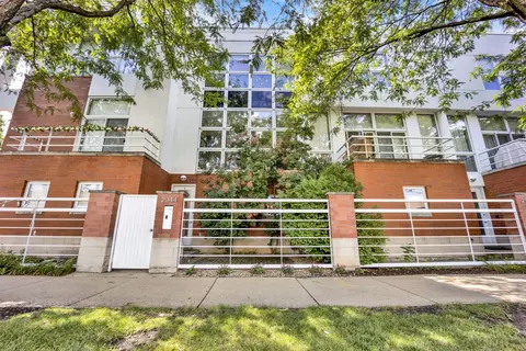 2944 N Paulina St, Chicago, IL 60657
