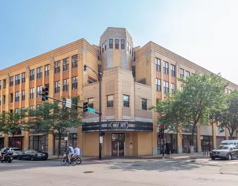 1645 W School St #216, Chicago, IL 60657