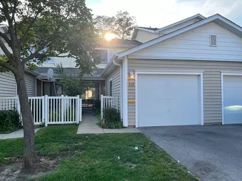 318 Clearwater Ln #318, Schaumburg, IL 60194