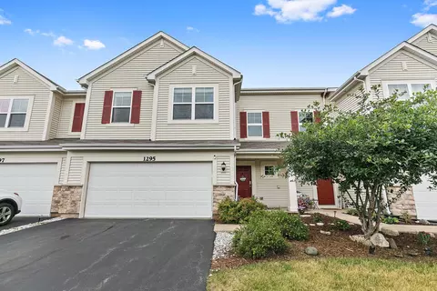 1295 Newport Cir, Pingree Grove, IL 60140