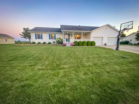 21 4r Dr, Fairbury, IL 61739