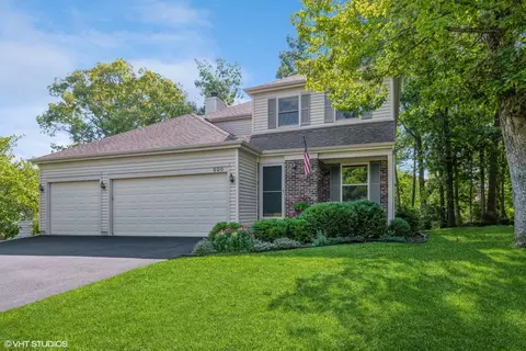 900 Interlaken Dr, Lake Zurich, IL 60047