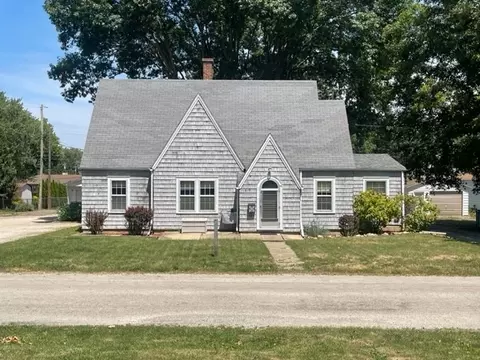 819 W South St, Clinton, IL 61727