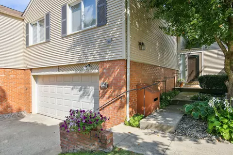 27 Fields E #27, Champaign, IL 61822