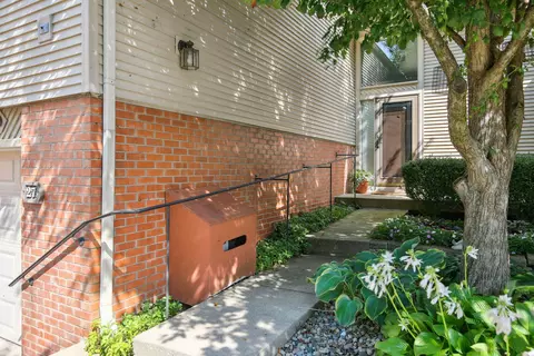 27 Fields E #27, Champaign, IL 61822 photo 4