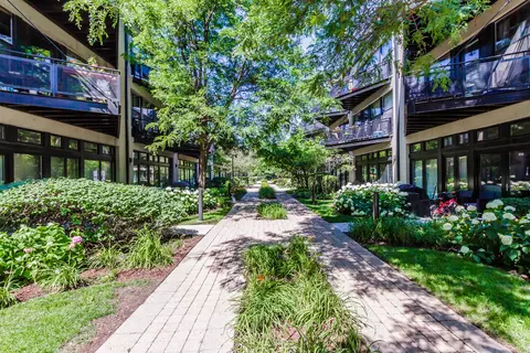 1000 W 15th St #329, Chicago, IL 60608