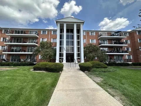 1050 N Farnsworth Ave #215, Aurora, IL 60505