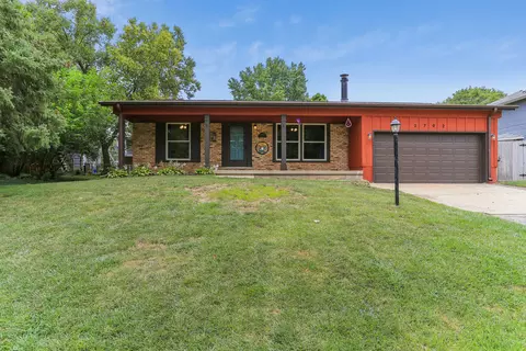 2702 Rolling Acres Dr, Champaign, IL 61822