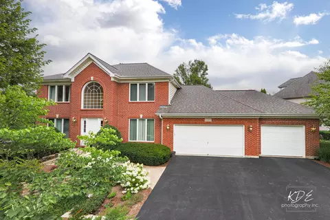 6328 Greene Rd, Woodridge, IL 60517