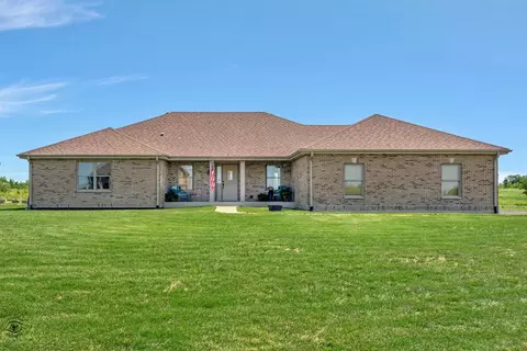 10791 Prairie Farm Rd, Grant Park, IL 60940