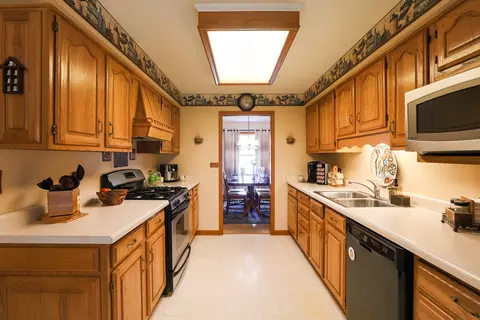 855 Cumberland St, Hoffman Estates, IL 60169 photo 10