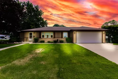 855 Cumberland St, Hoffman Estates, IL 60169 photo 4