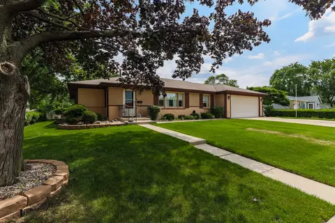 855 Cumberland St, Hoffman Estates, IL 60169 photo 2