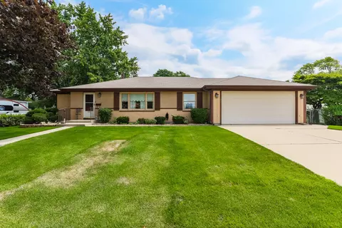 855 Cumberland St, Hoffman Estates, IL 60169
