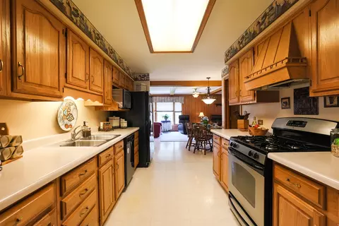 855 Cumberland St, Hoffman Estates, IL 60169 photo 9