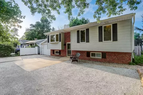 133 North Ave, Antioch, IL 60002