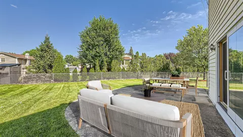 4045 Mason Dr, Hoffman Estates, IL 60192 photo 17