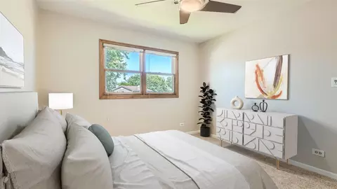 4045 Mason Dr, Hoffman Estates, IL 60192 photo 14