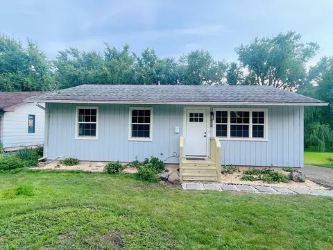 120 Schryver Ave, Woodstock, IL 60098
