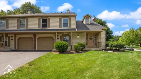 1364 Queensgreen Cir #704, Naperville, IL 60563