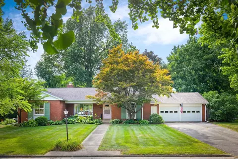 111 S Bellemont Rd, Bloomington, IL 61701