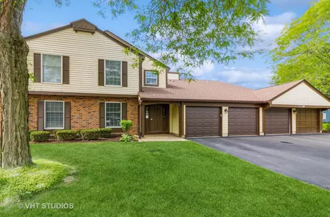 54 Plymouth Ct #102D, Naperville, IL 60565