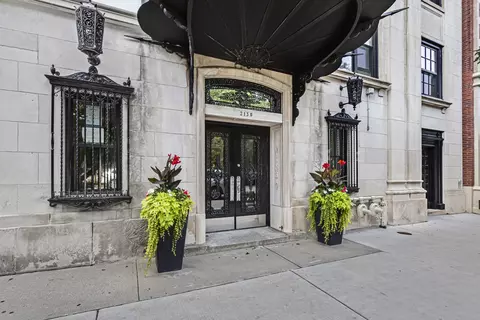 2130 N Lincoln Park West Ave #7N, Chicago, IL 60614
