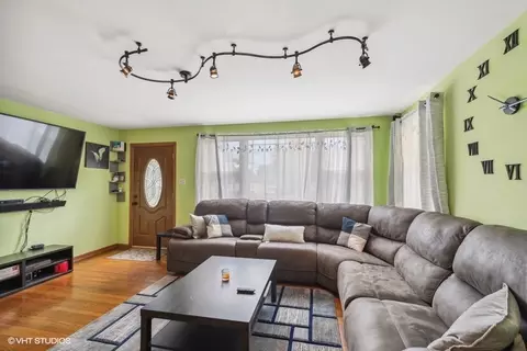 2506 Rusty Dr, Des Plaines, IL 60018 photo 3