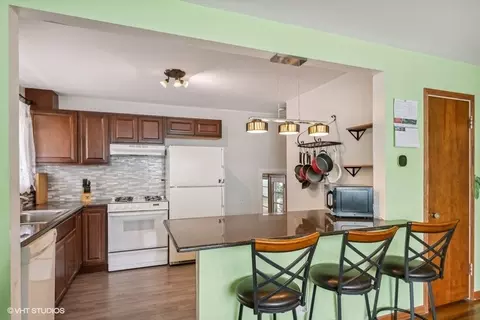2506 Rusty Dr, Des Plaines, IL 60018 photo 4