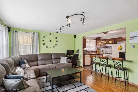 2506 Rusty Dr, Des Plaines, IL 60018 photo 2