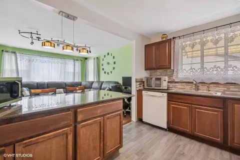 2506 Rusty Dr, Des Plaines, IL 60018 photo 5