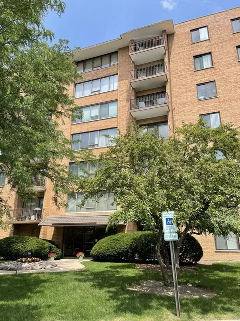 1747 W Crystal Ln #412, Mount Prospect, IL 60056