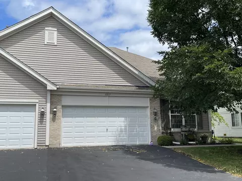 8217 Tremont Ln, Joliet, IL 60431