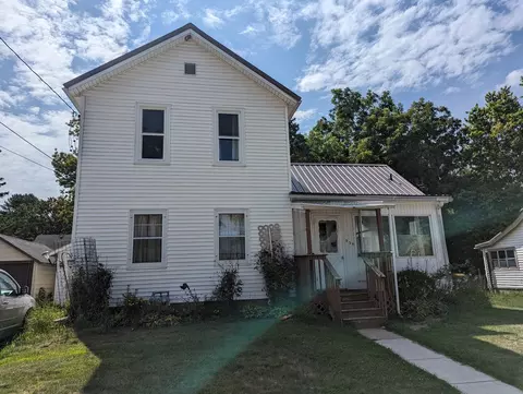 830 S Chippewa Ave, Freeport, IL 61032